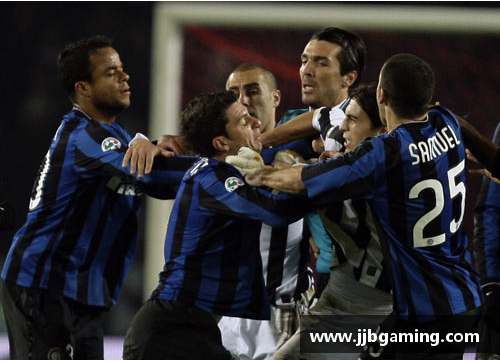 尤文球星现身国米赛场，引发球迷热烈讨论